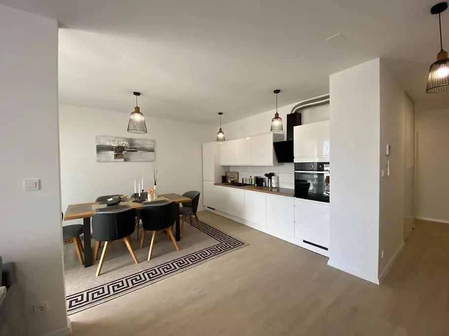 New Modern Apt Near Old Town - Private Parking Zara