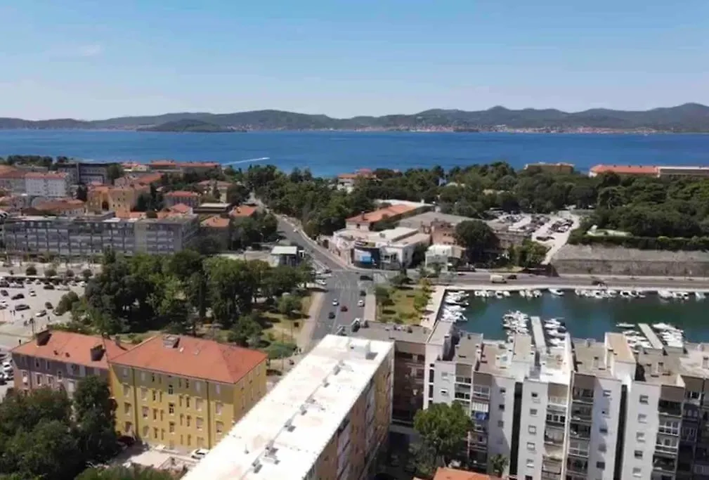 New Modern Apt Near Old Town - Private Parking Zara Croazia